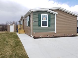 9741 Townsquare Blvd, Fenton, MI 48430