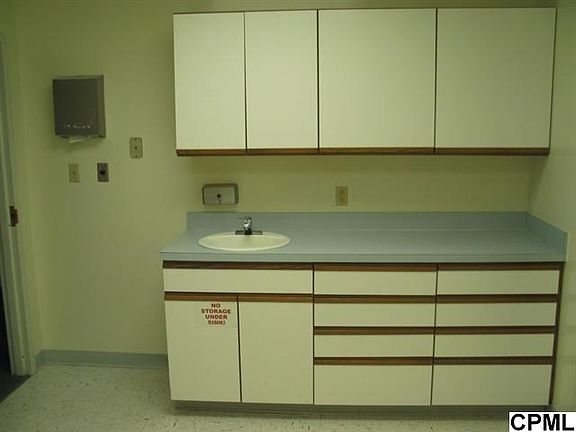 3rd image of 2 Barlo Cir