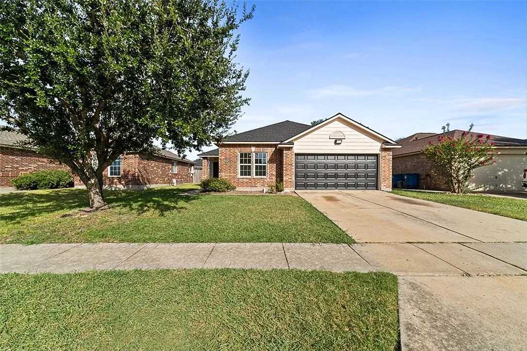 4 bed, 2.0 bath, 1703 sqft, $2,500 — Photo 1