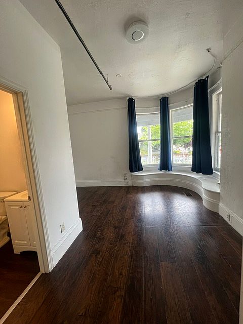 1st image of 404 N 5th St
