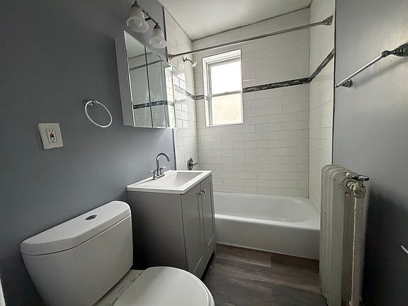 4th image of 256 Lafayette Ave #18