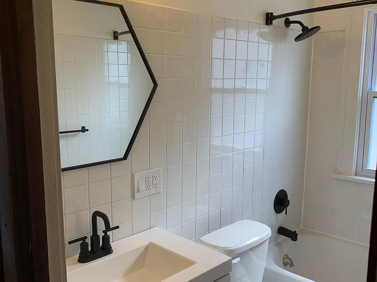 2097 Lewis Dr #UPSTAIRS — Photo 7