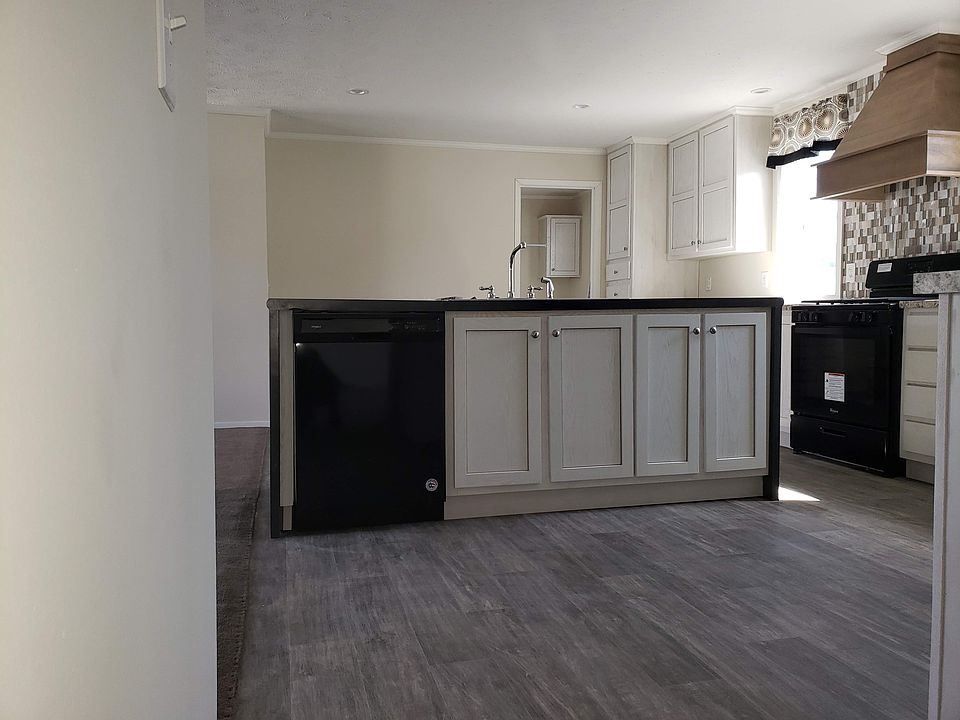 2nd image of 124 Scarborough Ln