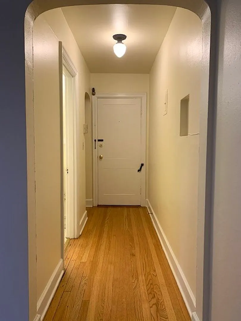 West Coast Arms Apartments — Photo 2