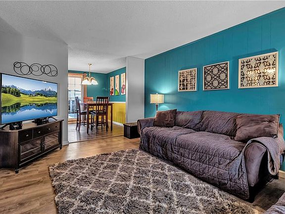 4th image of 92 W Toulon Dr
