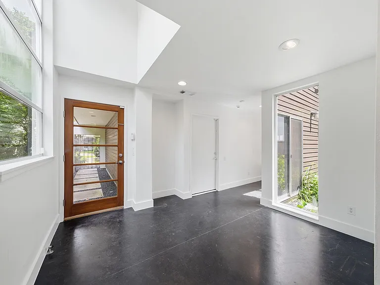 7002 Newcastle St — Photo 40