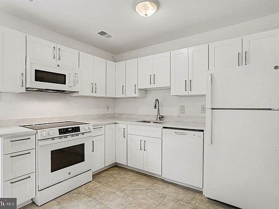 4th image of 133 Merryman Ct #17