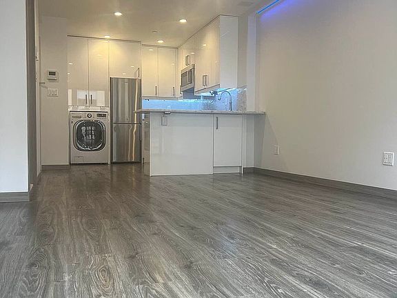 3rd image of 222 E 7th St #5F