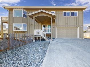 560 Lincoln Ave SW, Bandon, OR 97411