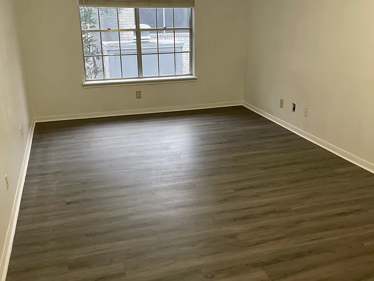 Regency Square Ct — Photo 4