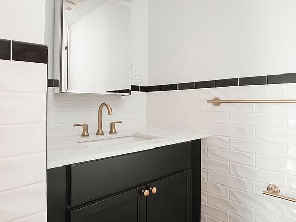 3rd image of 1284 Beacon St #3964115