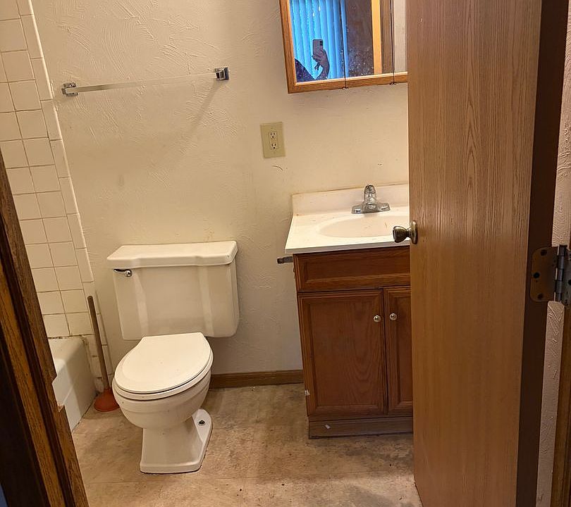 2nd image of 1101 Macarthur Rd APT 2