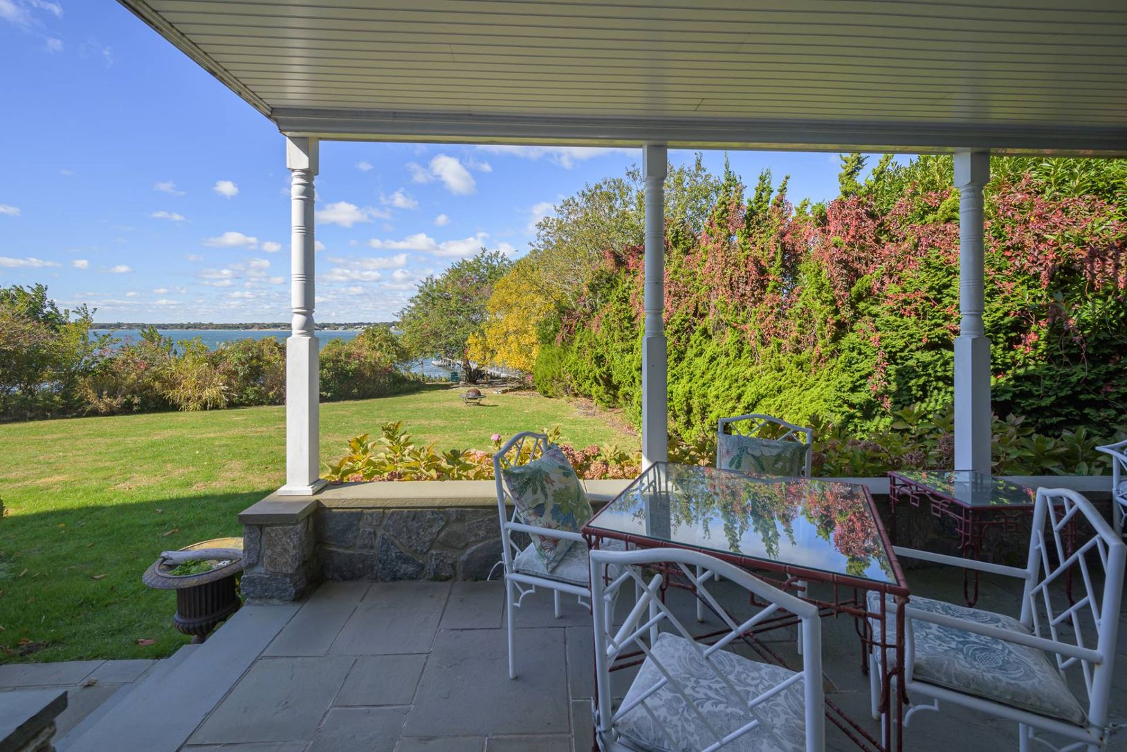 Cottage deck