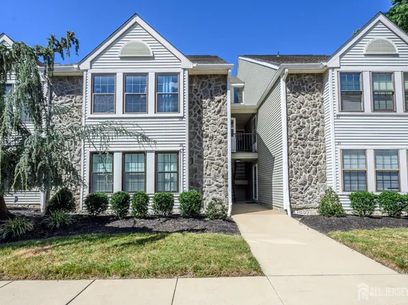 26 Provincetown Dr, Marlton, NJ 08053