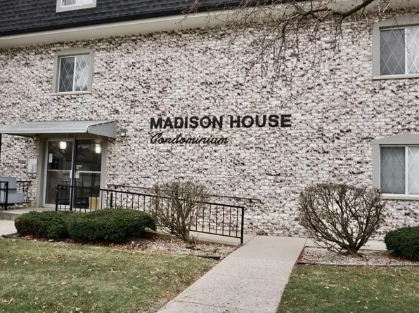121 West North STREET #35, Waukesha, WI 53188