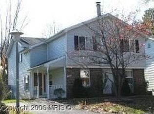 402 Hummer Ct, Sterling, VA 20164