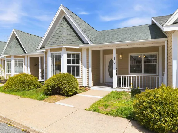 36 Fauxburg Rd #10, Mahone Bay, NS B0J 2E0