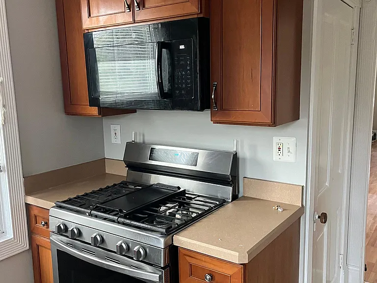 308 E 3rd St — Photo 3