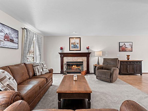 5th image of 2704 Belle Plane Rd