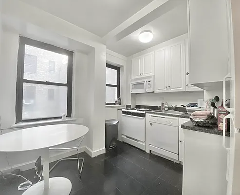 Rented by Bond New York | media 13