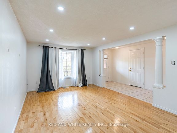 2nd image of 79 Munroe Cres