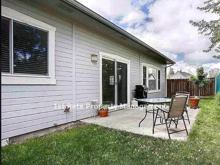 828 W Rollins St — Photo 18