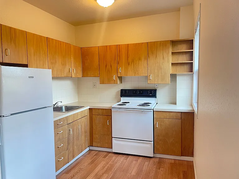Abbottsford Apartments — Photo 81