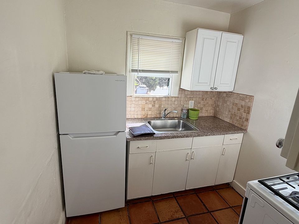 1st image of 407 Loma Dr #411-3/5