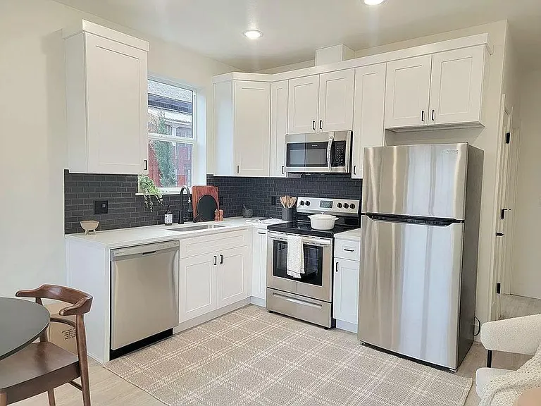 9050 NE Hoyt St — Photo 4