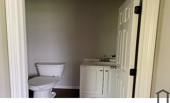 4th image of 2456 Park St