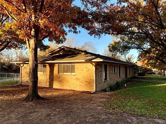 4th image of 514 Stewart Ln