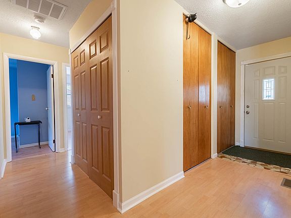 4th image of 865 Morton St