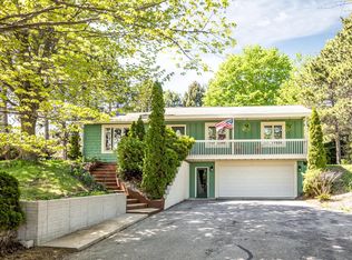 6066 S West Bay Shore Dr, Traverse City, MI 49684