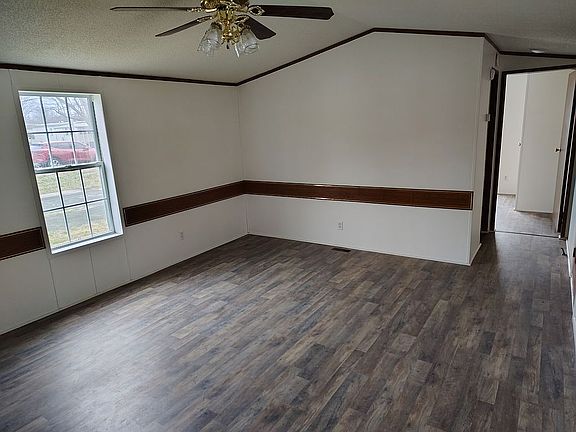 3rd image of 6 Norton Dr