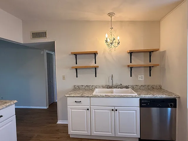 2114 N Catalina Ave #2114 — Photo 6