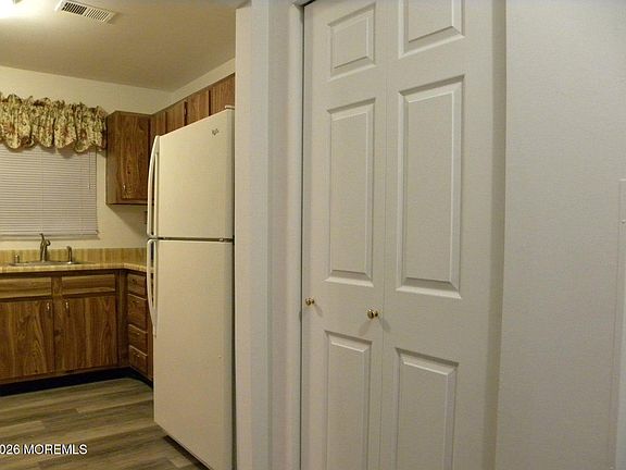 3rd image of 10 Whitecap Way