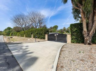 155 Ramona Pl, Camarillo, CA 93010