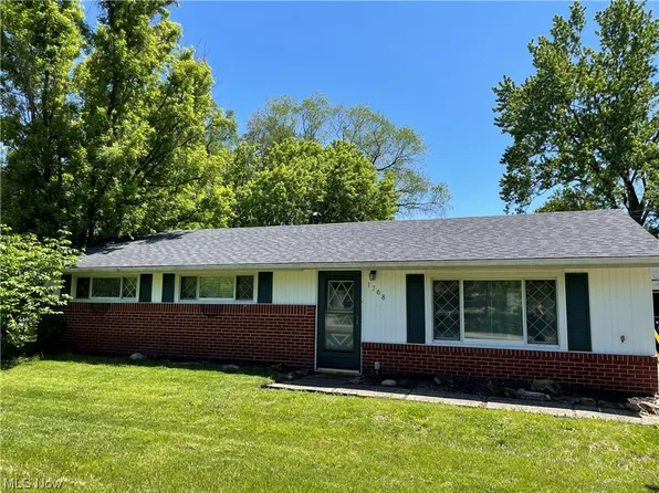 1768 Crock Dr, Streetsboro, OH 44241