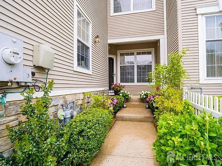704 Dahlia Cir — Photo 5