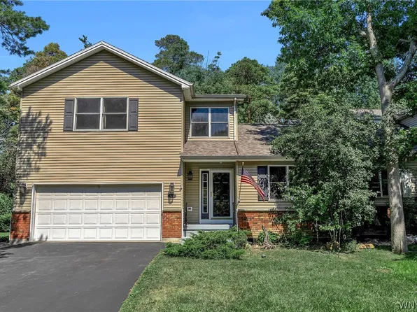 1620 Old Manor Dr, Derby, NY 14047