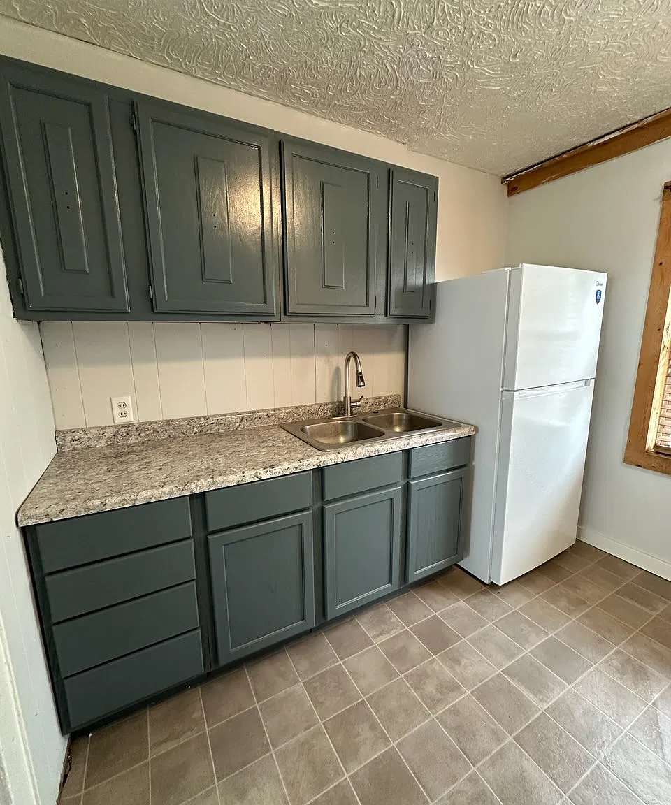 2 bed, 900 sqft, $800 — Photo 2