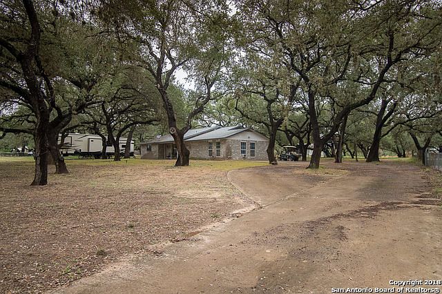 1st image of 124 Live Oak Dr