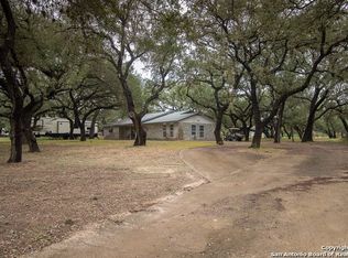 124 Live Oak Dr, Pleasanton, TX 78064