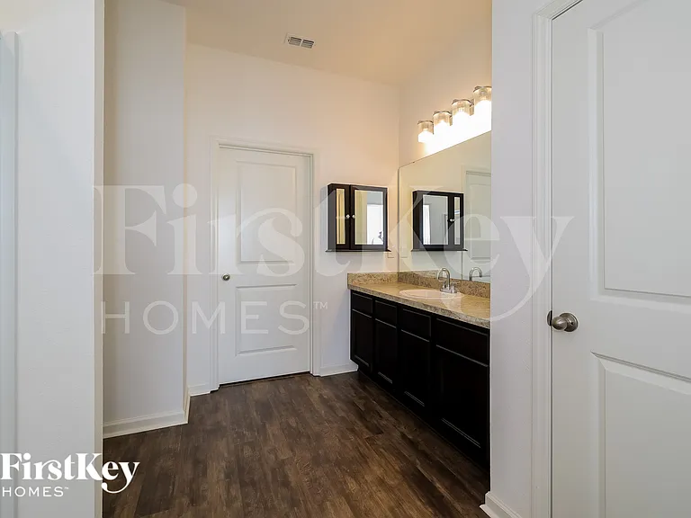 343 Eaglecrest Dr — Photo 13