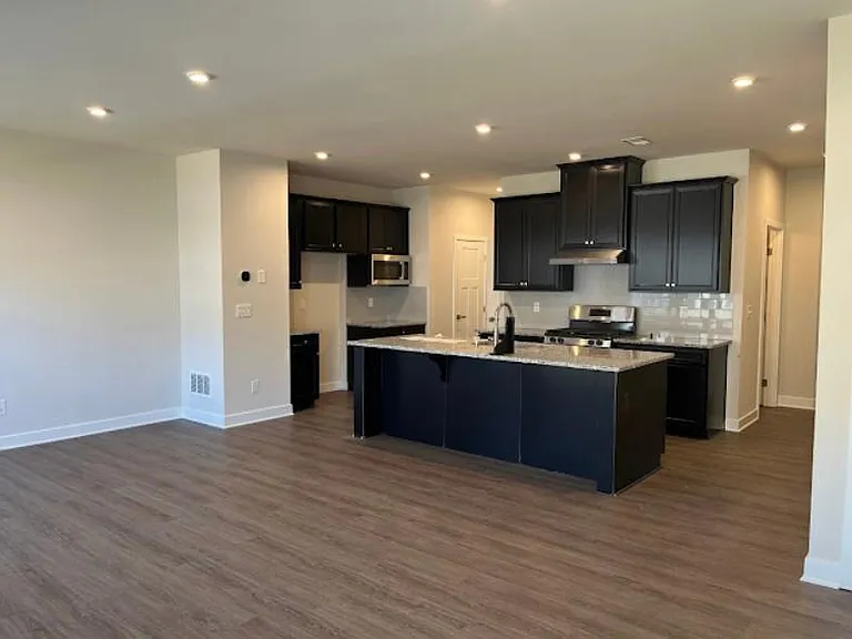 237 Salt Lake Ln — Photo 2