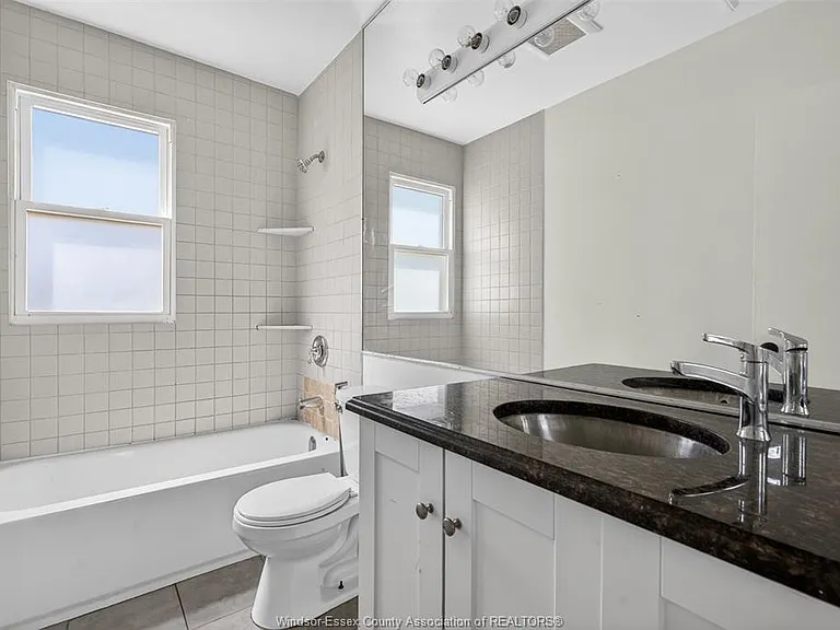 693 S Pacific Ave — Photo 11