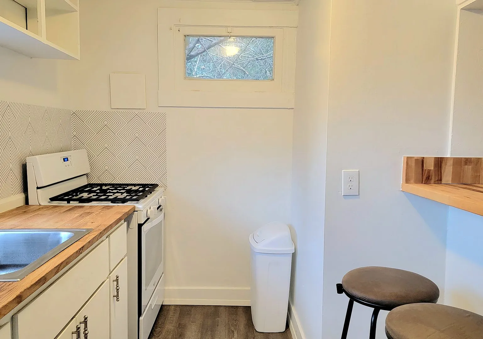 044SCobert5503 — Photo 3