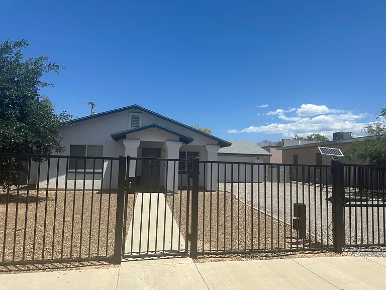 1133 E Hedrick Dr — Photo 3