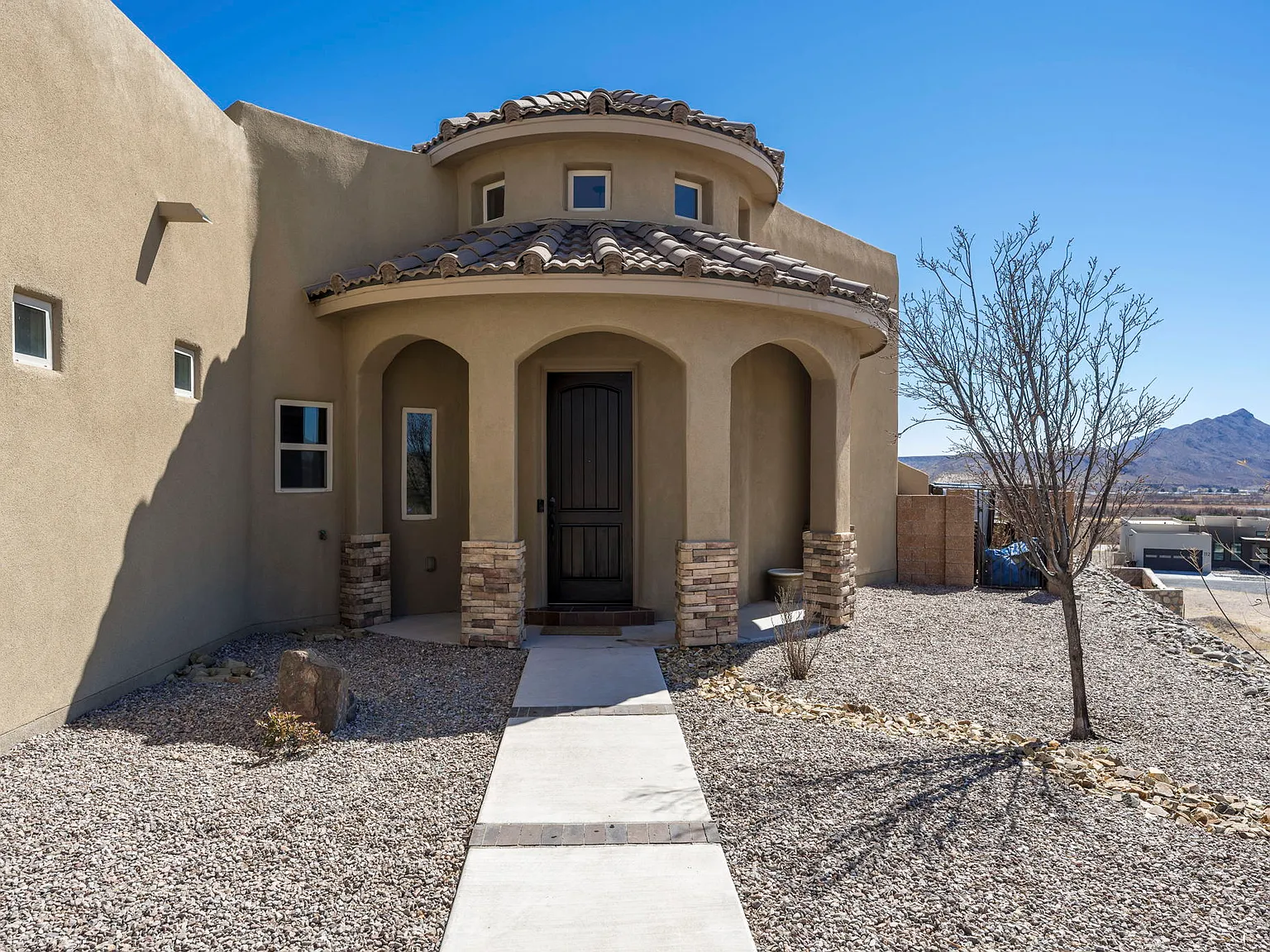 3 bed, 1920 sqft, $2,799 — Photo 3