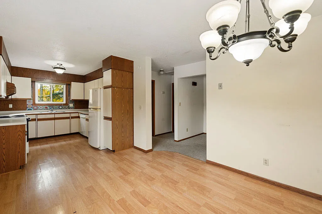 3 bed, 1900 sqft, $2,400 — Photo 3